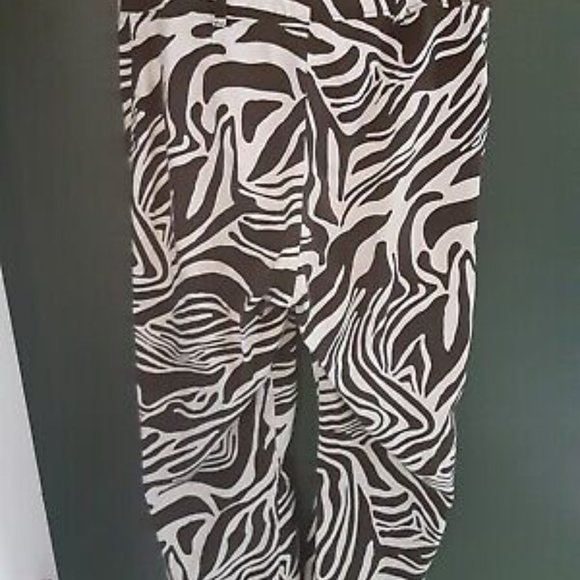 Zebra Print Capri Pants - Picture 2 of 2